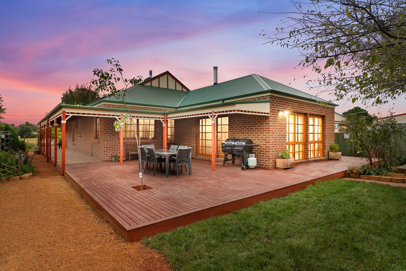 Country style deck and pergola